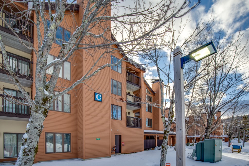 Pico Mountain condominium building near the ski area